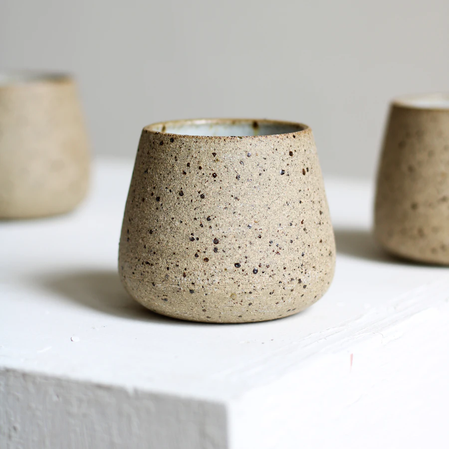 Taza de gres esmaltada